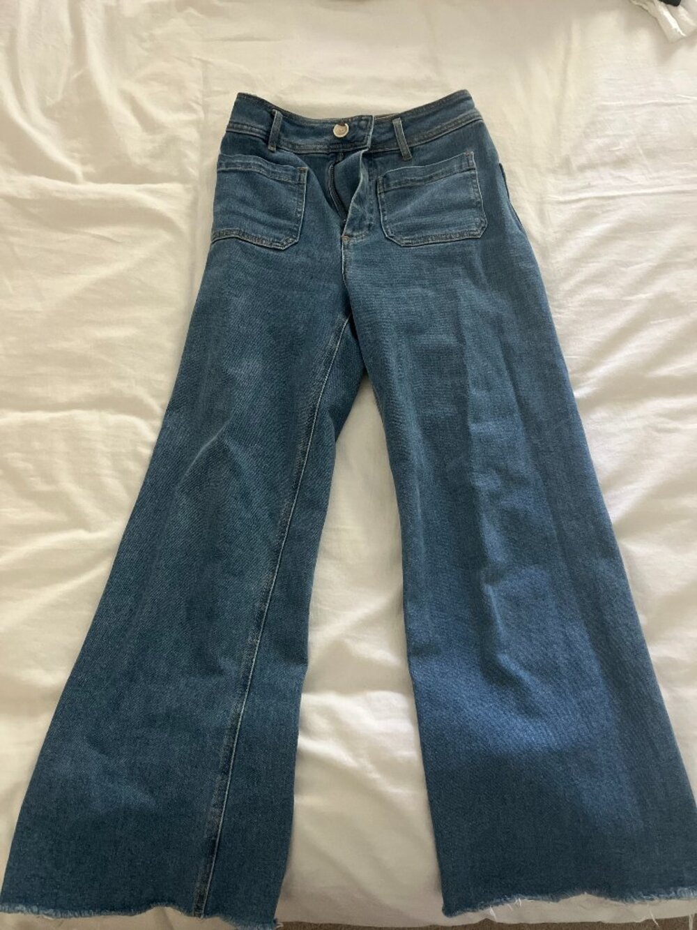 Wide leg cut off blue jeans